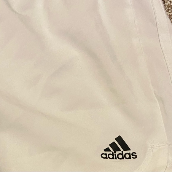 adidas Aeroready Athletic Medium Shorts Women's White New without Tags - Picture 3 of 4